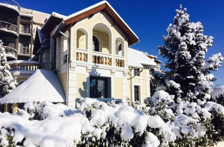 Emerald Suites Флорина Екстер'єр фото